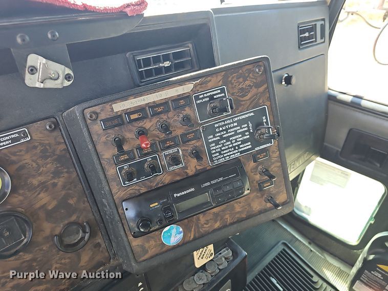 image for item NP9097 1999 Kenworth T800  box truck