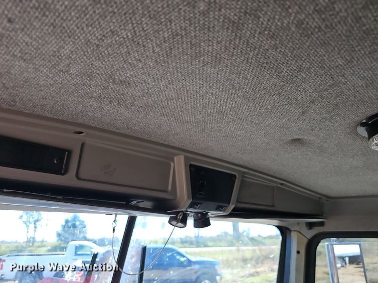 image for item NP9097 1999 Kenworth T800  box truck