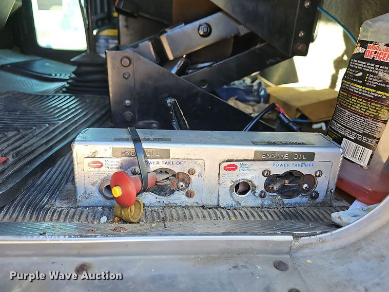 image for item NP9097 1999 Kenworth T800  box truck