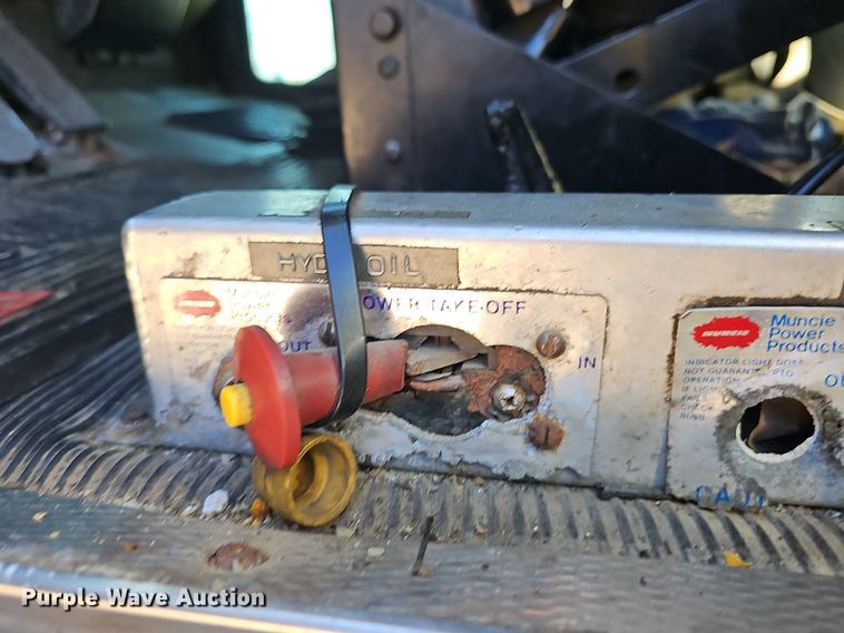 image for item NP9097 1999 Kenworth T800  box truck