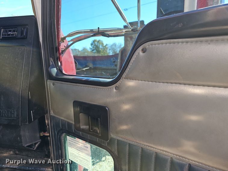 image for item NP9097 1999 Kenworth T800  box truck