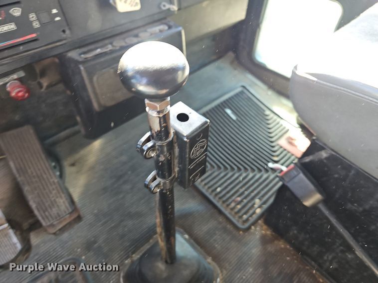 image for item NP9097 1999 Kenworth T800  box truck