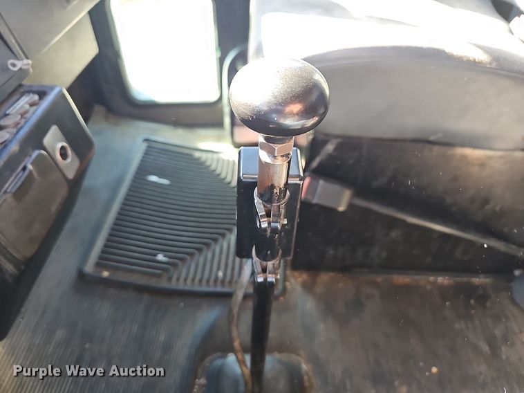 image for item NP9097 1999 Kenworth T800  box truck