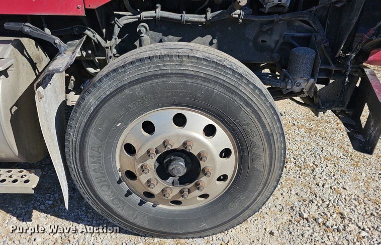 image for item NP9097 1999 Kenworth T800  box truck