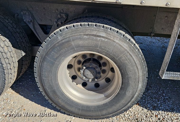 image for item NP9097 1999 Kenworth T800  box truck