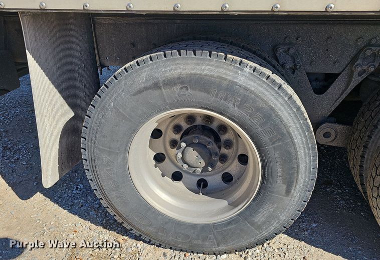 image for item NP9097 1999 Kenworth T800  box truck