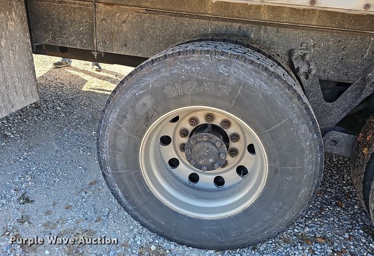 image for item NP9097 1999 Kenworth T800  box truck