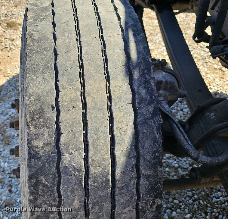 image for item NP9097 1999 Kenworth T800  box truck