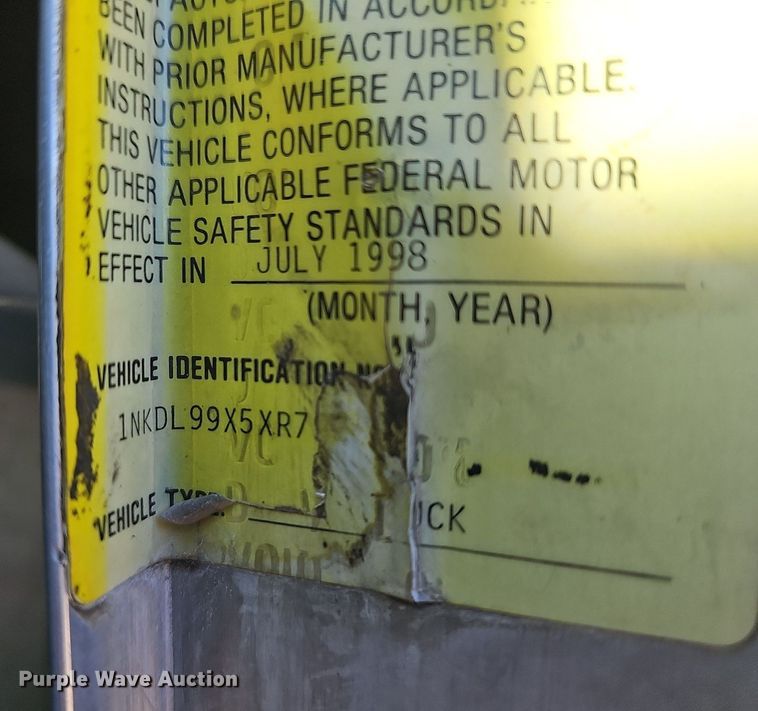 image for item NP9097 1999 Kenworth T800  box truck