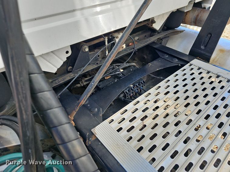 image for item NP9098 2007 Volvo VN  semi truck