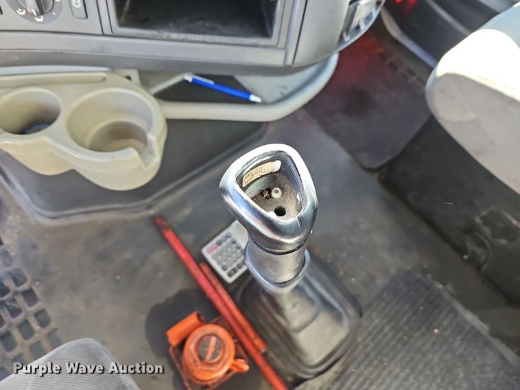 image for item NP9098 2007 Volvo VN  semi truck