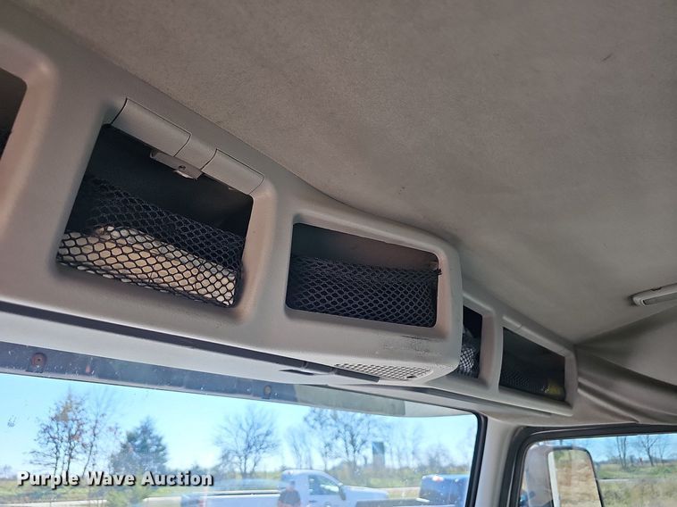 image for item NP9098 2007 Volvo VN  semi truck