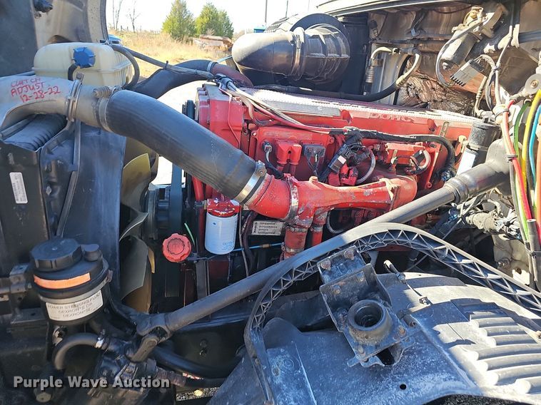 image for item NP9098 2007 Volvo VN  semi truck