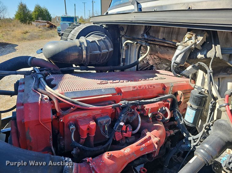 image for item NP9098 2007 Volvo VN  semi truck