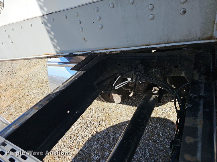 image for item NP9098 2007 Volvo VN  semi truck