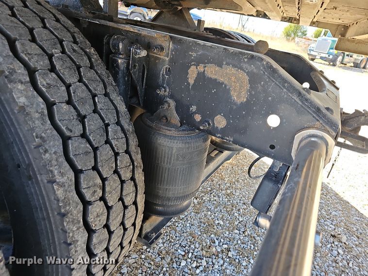 image for item NP9098 2007 Volvo VN  semi truck