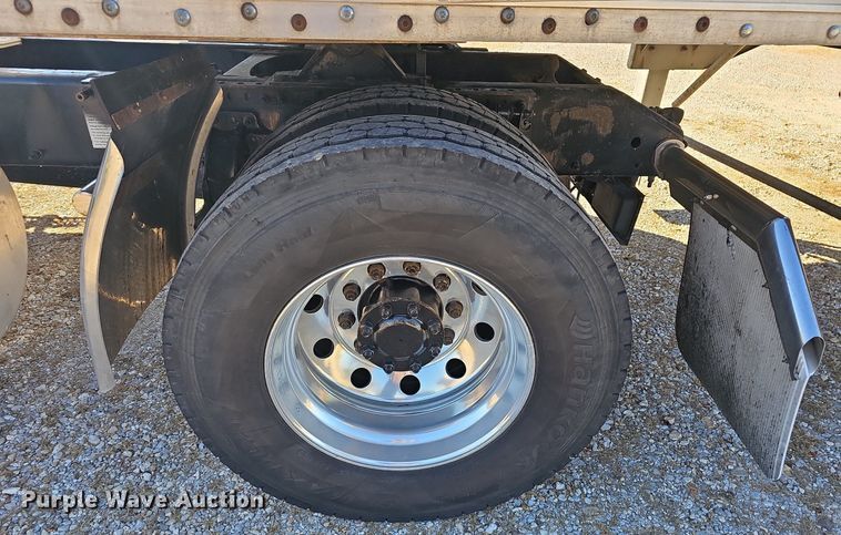 image for item NP9098 2007 Volvo VN  semi truck