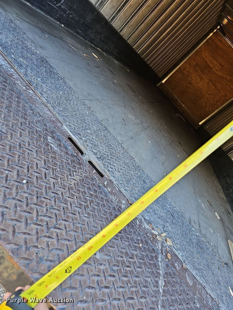 image for item NP9099 1988 Road Systems  dry van trailer