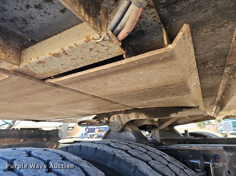 image for item NP9099 1988 Road Systems  dry van trailer