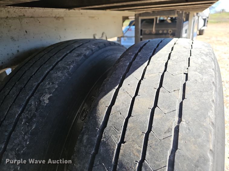 image for item NP9099 1988 Road Systems  dry van trailer