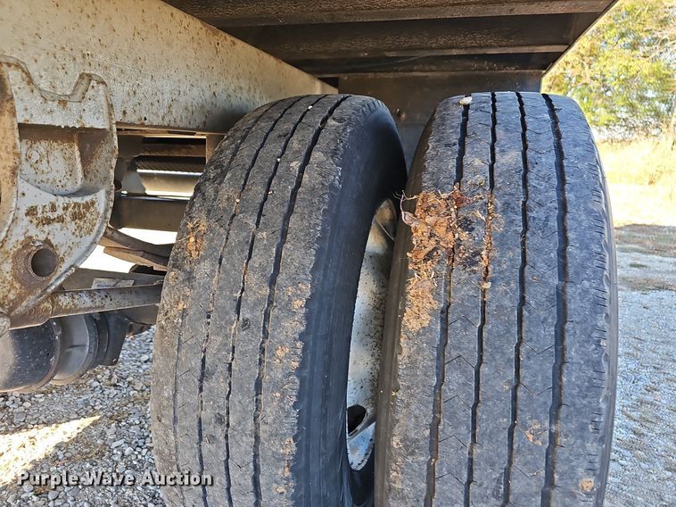 image for item NP9099 1988 Road Systems  dry van trailer