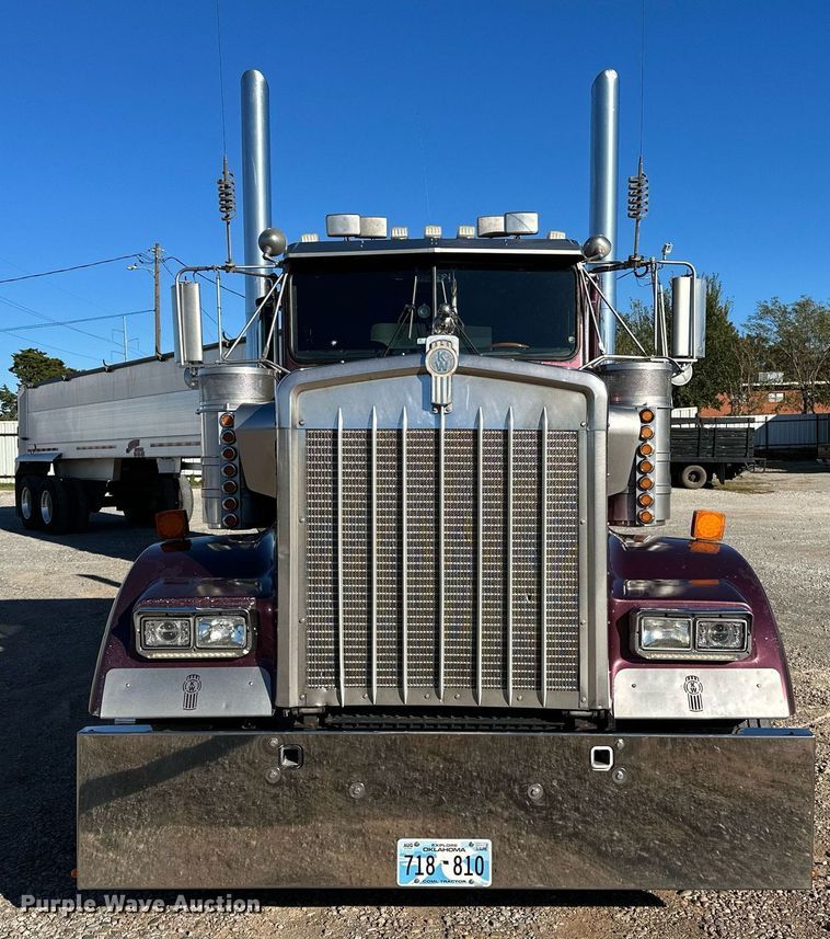 image for item NQ9543 1999 Kenworth W900  semi truck