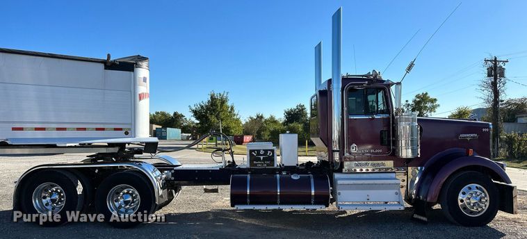 image for item NQ9543 1999 Kenworth W900  semi truck