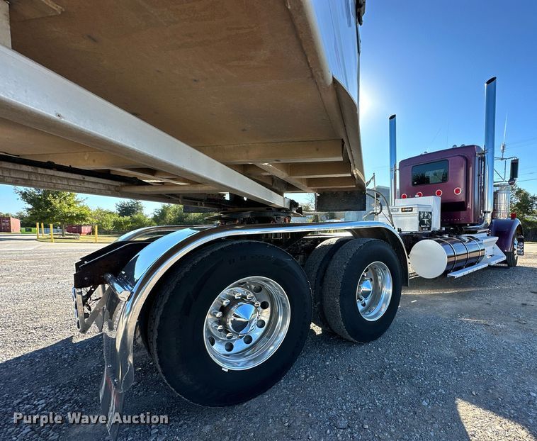 image for item NQ9543 1999 Kenworth W900  semi truck