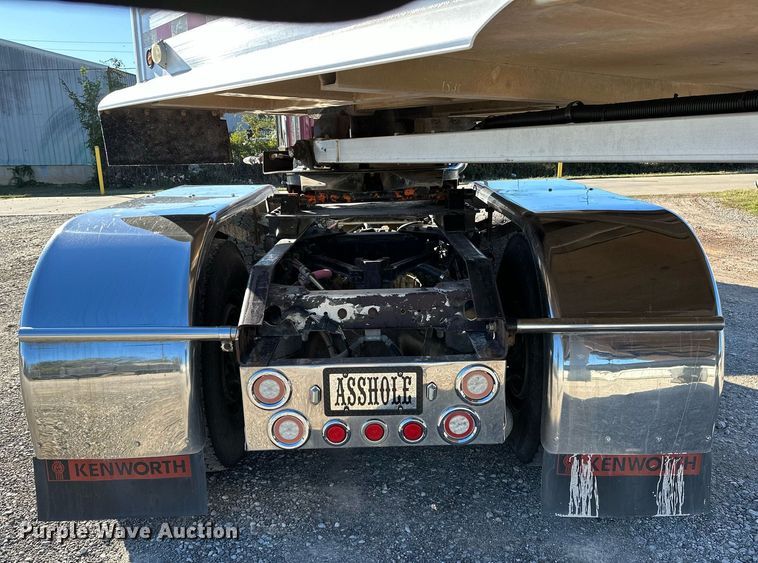 image for item NQ9543 1999 Kenworth W900  semi truck