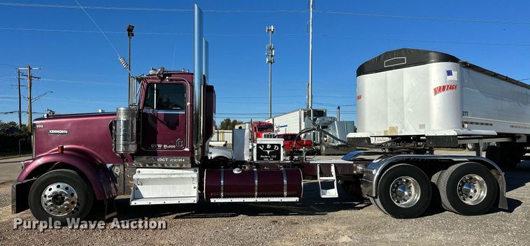 image for item NQ9543 1999 Kenworth W900  semi truck