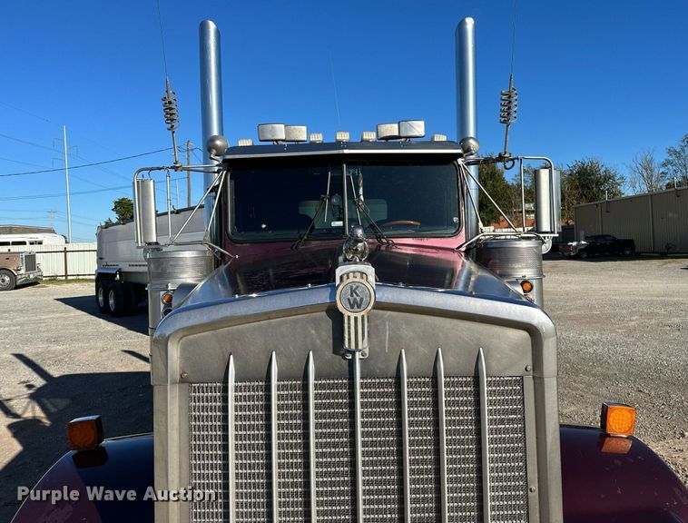 image for item NQ9543 1999 Kenworth W900  semi truck