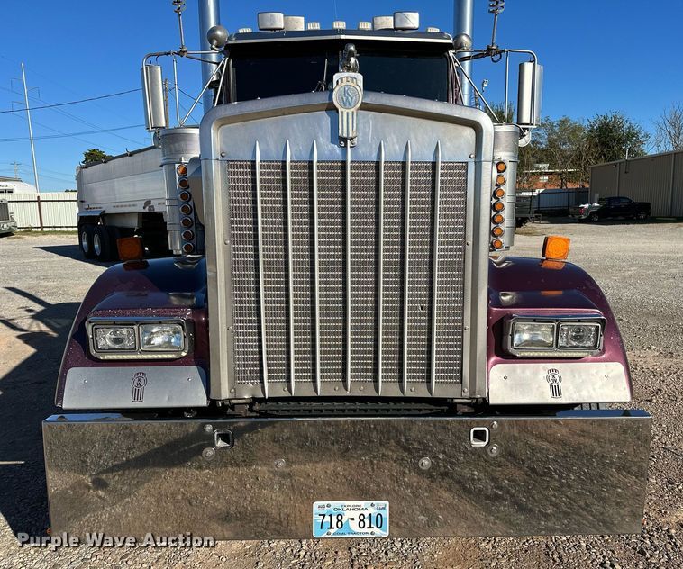 image for item NQ9543 1999 Kenworth W900  semi truck