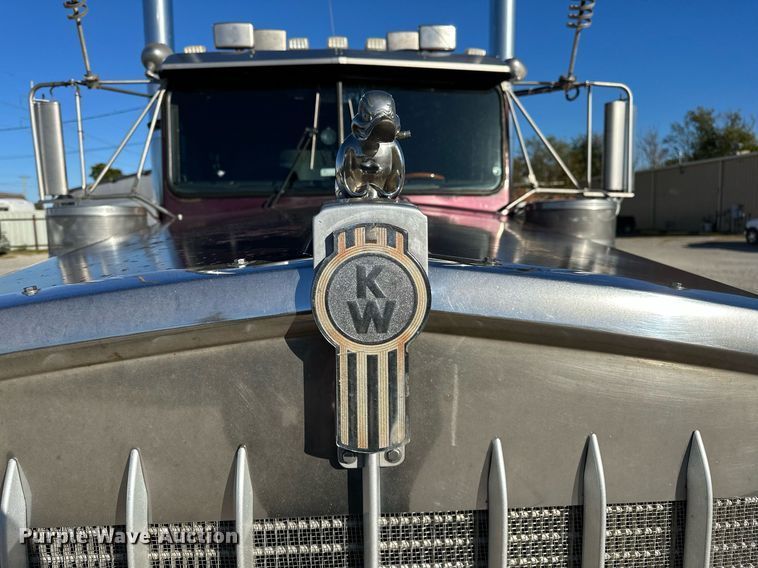 image for item NQ9543 1999 Kenworth W900  semi truck