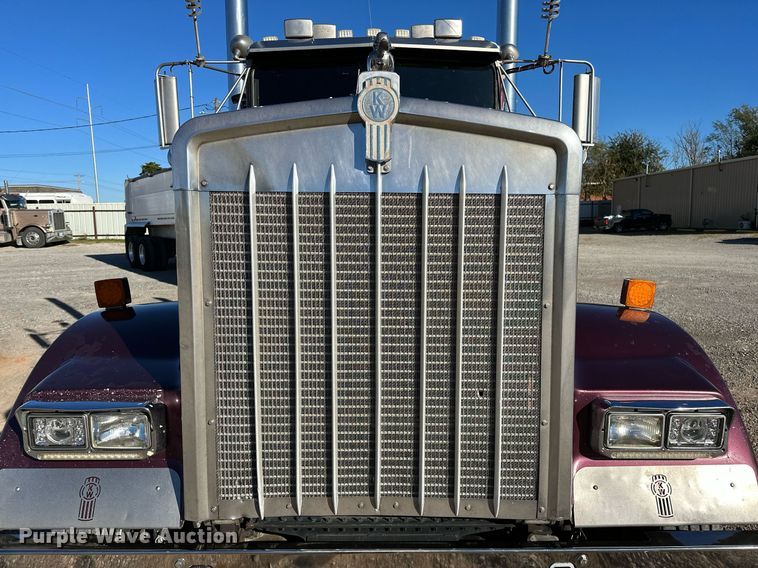 image for item NQ9543 1999 Kenworth W900  semi truck