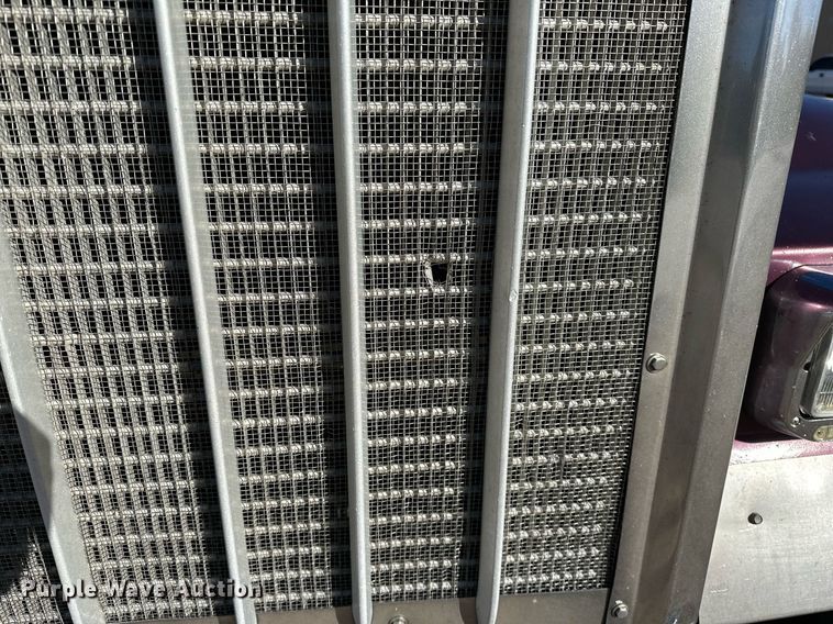 image for item NQ9543 1999 Kenworth W900  semi truck