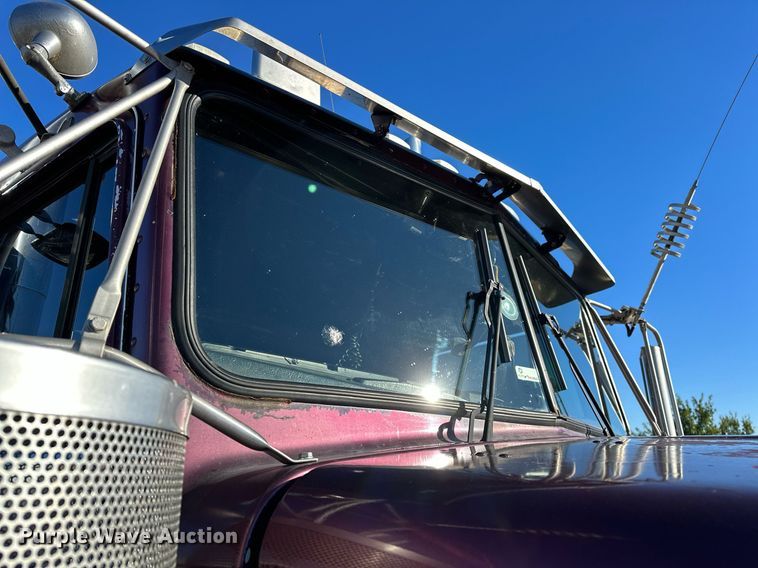 image for item NQ9543 1999 Kenworth W900  semi truck