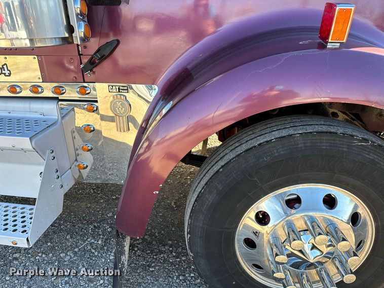 image for item NQ9543 1999 Kenworth W900  semi truck