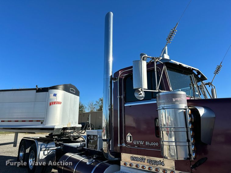 image for item NQ9543 1999 Kenworth W900  semi truck