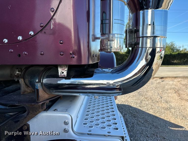 image for item NQ9543 1999 Kenworth W900  semi truck