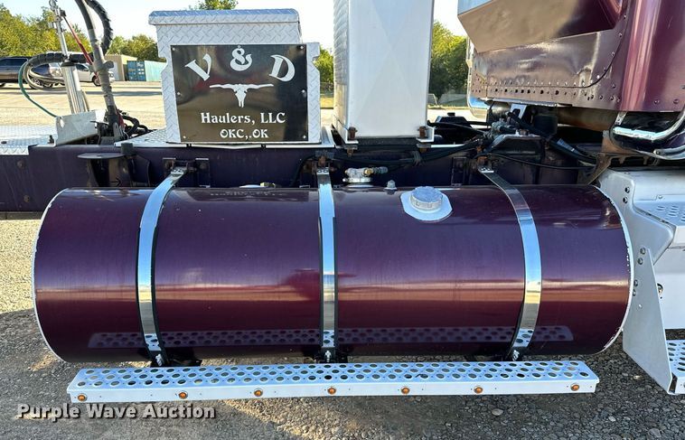 image for item NQ9543 1999 Kenworth W900  semi truck