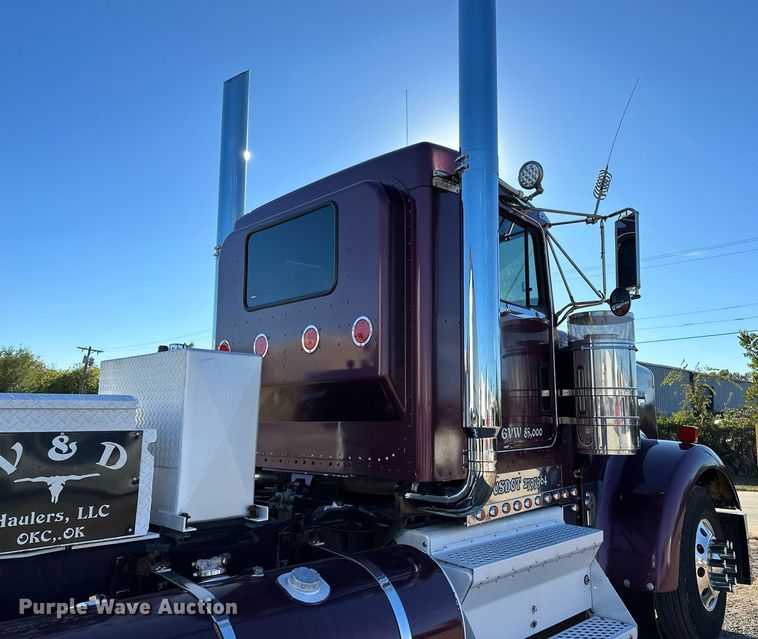 image for item NQ9543 1999 Kenworth W900  semi truck