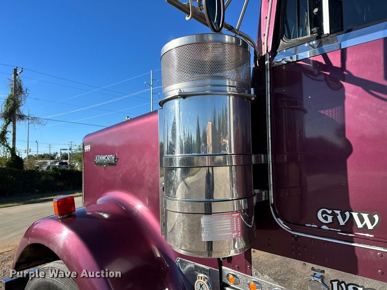 image for item NQ9543 1999 Kenworth W900  semi truck