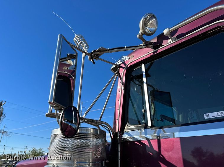 image for item NQ9543 1999 Kenworth W900  semi truck