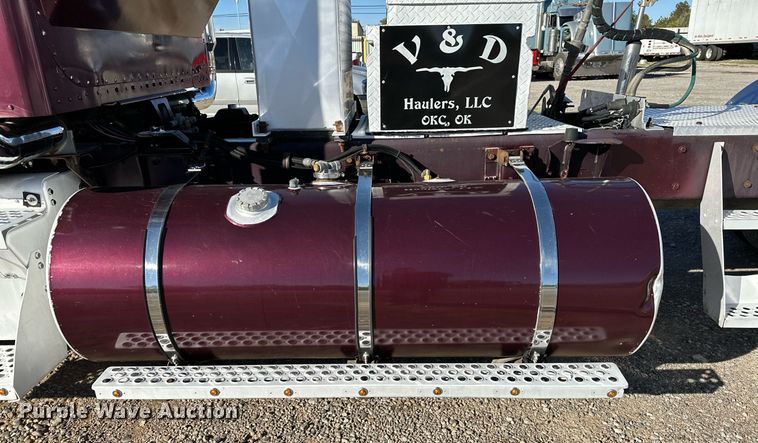 image for item NQ9543 1999 Kenworth W900  semi truck