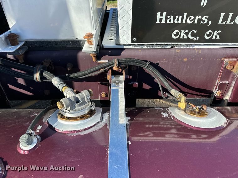 image for item NQ9543 1999 Kenworth W900  semi truck