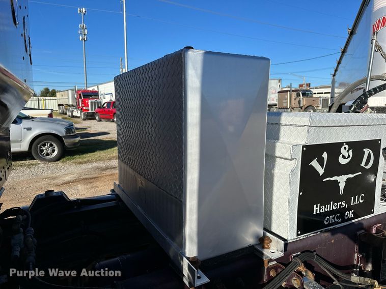 image for item NQ9543 1999 Kenworth W900  semi truck