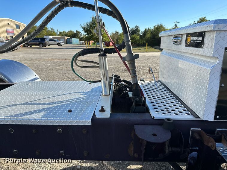 image for item NQ9543 1999 Kenworth W900  semi truck