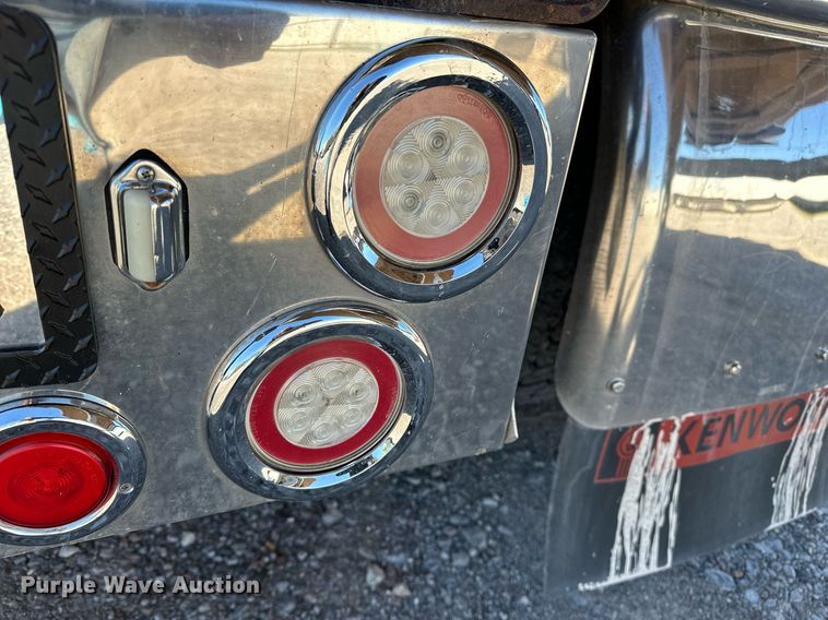 image for item NQ9543 1999 Kenworth W900  semi truck