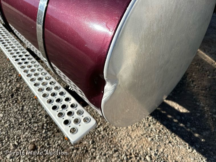 image for item NQ9543 1999 Kenworth W900  semi truck