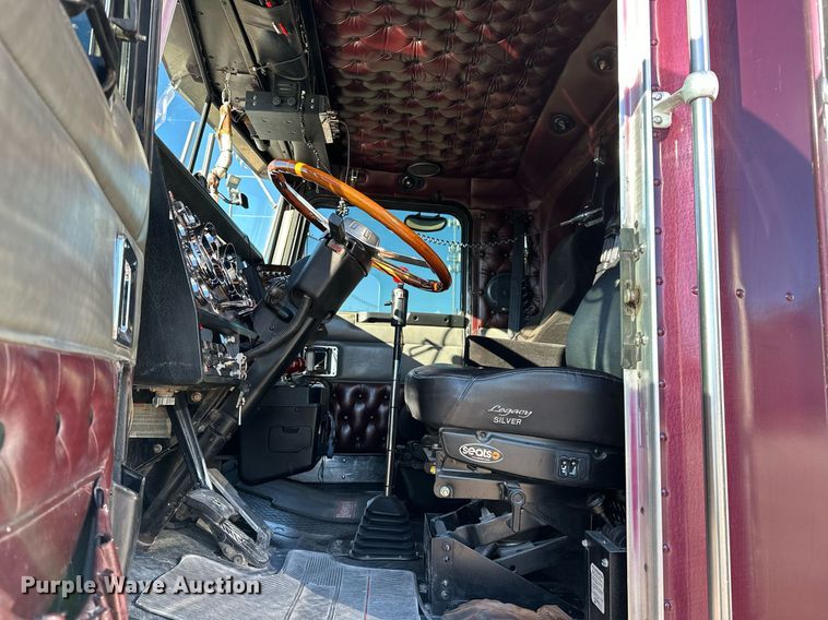 image for item NQ9543 1999 Kenworth W900  semi truck